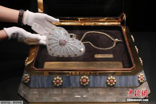 գһֻΪһǧһҹʯǶְԹչֻ¡󡱼¼ְɼʿýֻһǧһҹʯְ(Mouawad 1001 Nights Diamond Purse)18K죬Ƕ4500ʯЩʯΪɫʯҲ105Ż56ŷꡣ