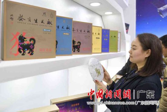 Ф衰ϵвƷϵСϵСԼ2018ƷϵСʮФذ桰ϵУйࡣƷͻƲз񣬴µؽԲطԢ⡣ͼΪйͳĻɫĺФע 